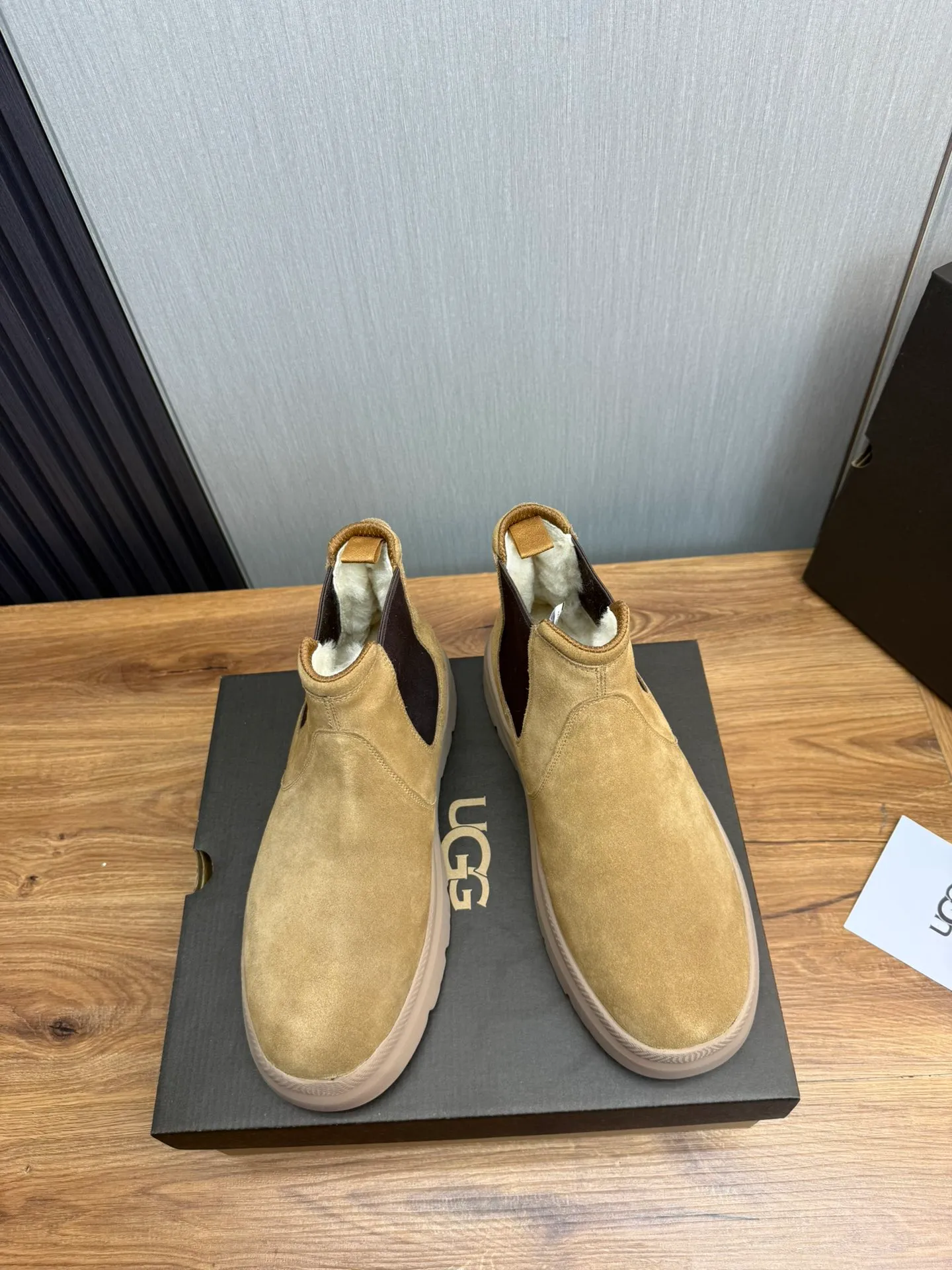 Men's shoes 💰480💰 [UGG] Hot winter warm boots 🐑Purely hand-stitched! Simple and stylish design, frosted cowhide➕Comfortable and warm wool➕UGG original outsole‼ ️Soft and comfortable to wear, good warmth retention, and excellent foot feel. Regular size 41-47